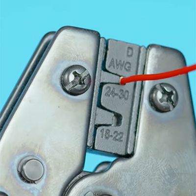 Sertissage des connecteurs Dupont