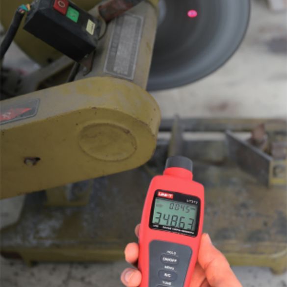  Tachymètre infrarouge UT372